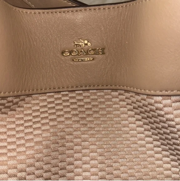 Coach NWOT Elegant Tan Women's Bag - Picture 4 of 13